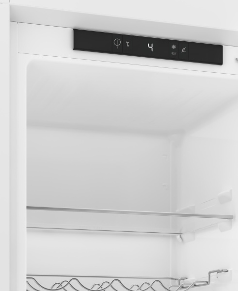 Встраиваемый однокамерный холодильник Hotpoint HBDR 18I
