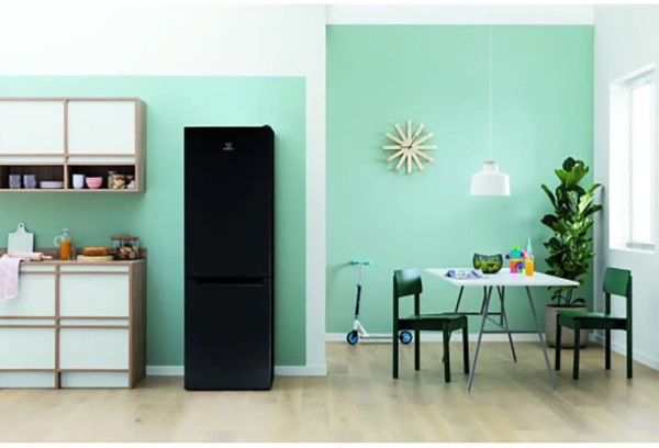 Холодильник Indesit DS 4180 B