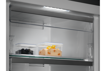 Морозильная камера Electrolux RUT7ME28X2