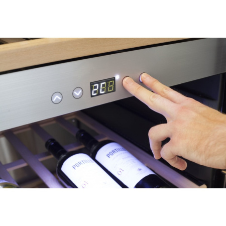 Винный шкаф CASO WineChef Pro 180 black