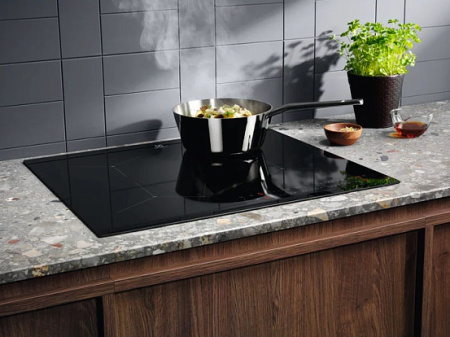 Индукционная варочная панель Electrolux EIS62443