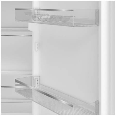 Встраиваемый холодильник Hotpoint-Ariston HBH 18