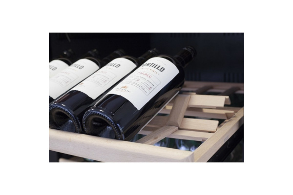 Винный шкаф Caso WineComfort 1800 Smart