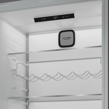 Встраиваемый холодильник Hotpoint HBT 400I