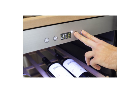 Винный шкаф Caso WineChef Pro 180